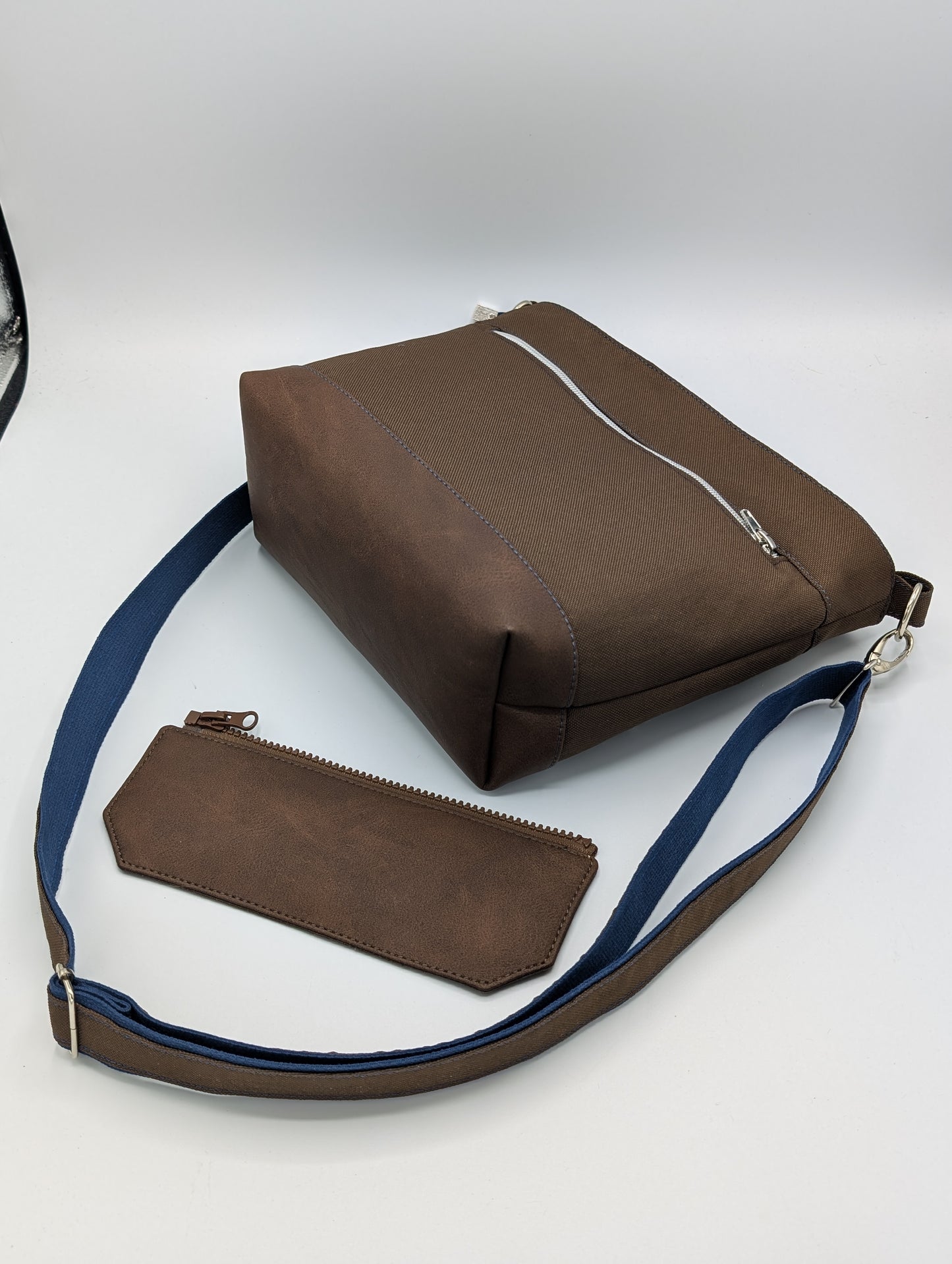 Handtasche "Ornament blau" mit Wechselklappe