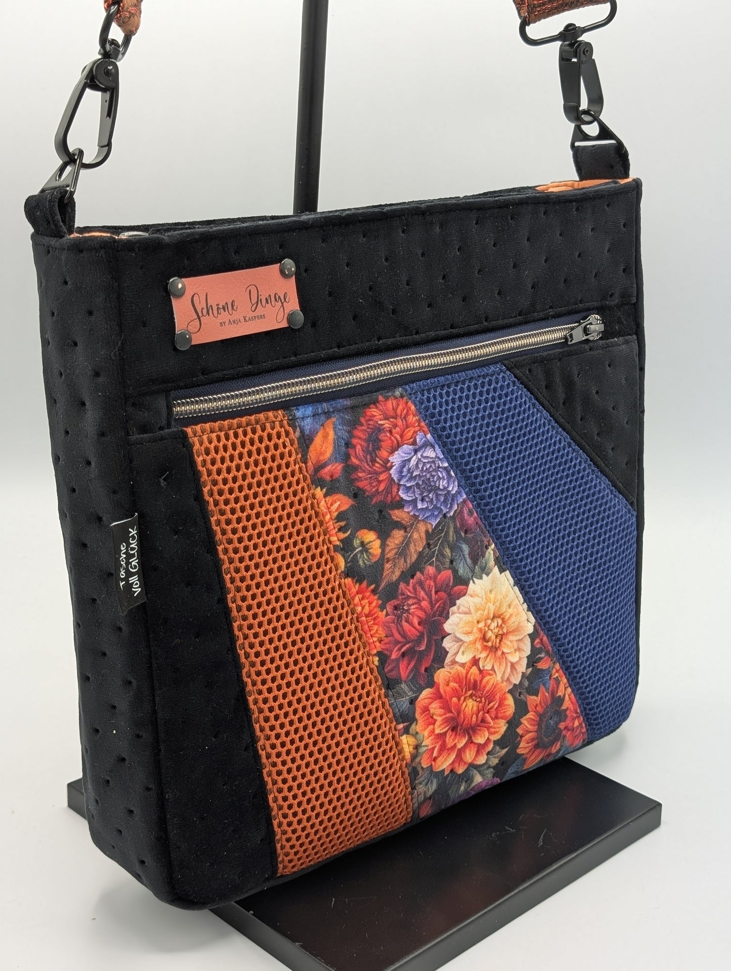 City-Bag Clara – Handgenähte Umhängetasche aus Samtstepper | Unikat mit Blumenmuster