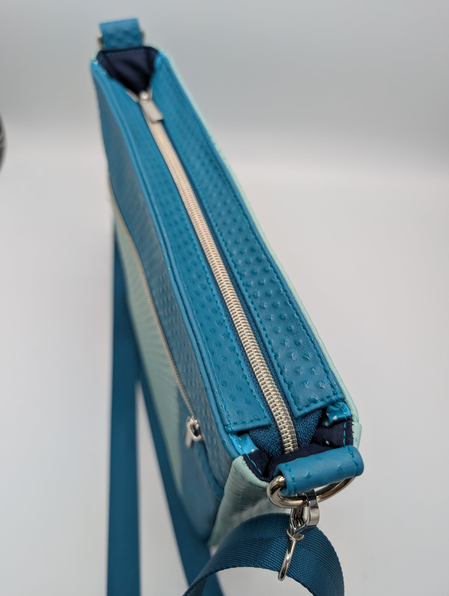 Edle Crossbody-/Handtasche in zwei Türkis-Tönen