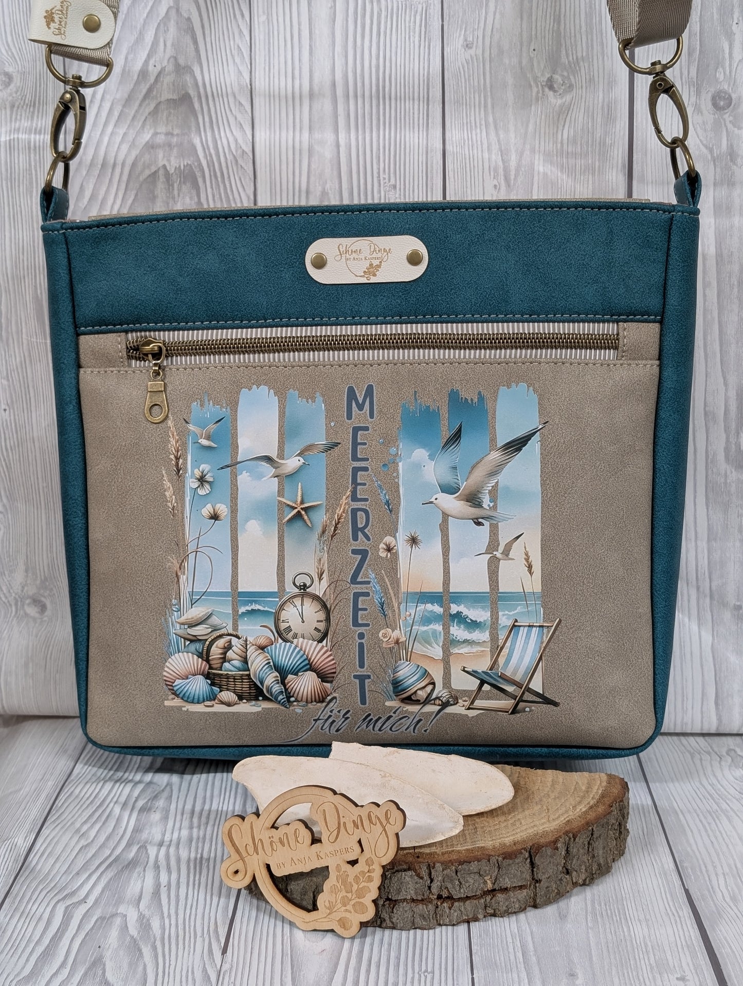 Handgenähte Umhängetasche aus Kunstleder – "Meerzeit für mich!" | Maritime Schultertasche