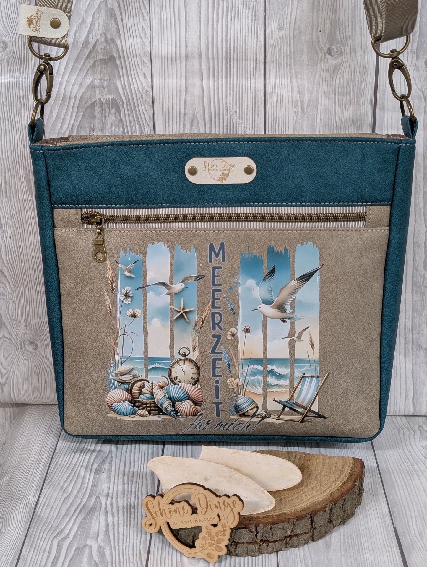 Handgenähte Umhängetasche aus Kunstleder – "Meerzeit für mich!" | Maritime Schultertasche