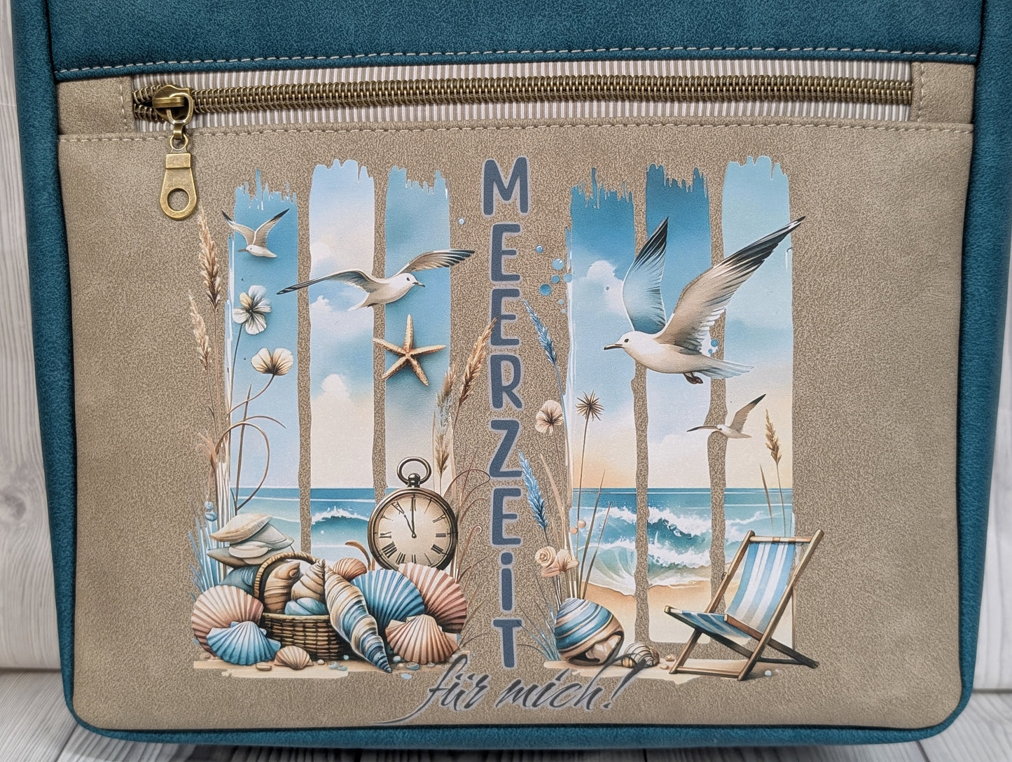 Handgenähte Umhängetasche aus Kunstleder – "Meerzeit für mich!" | Maritime Schultertasche