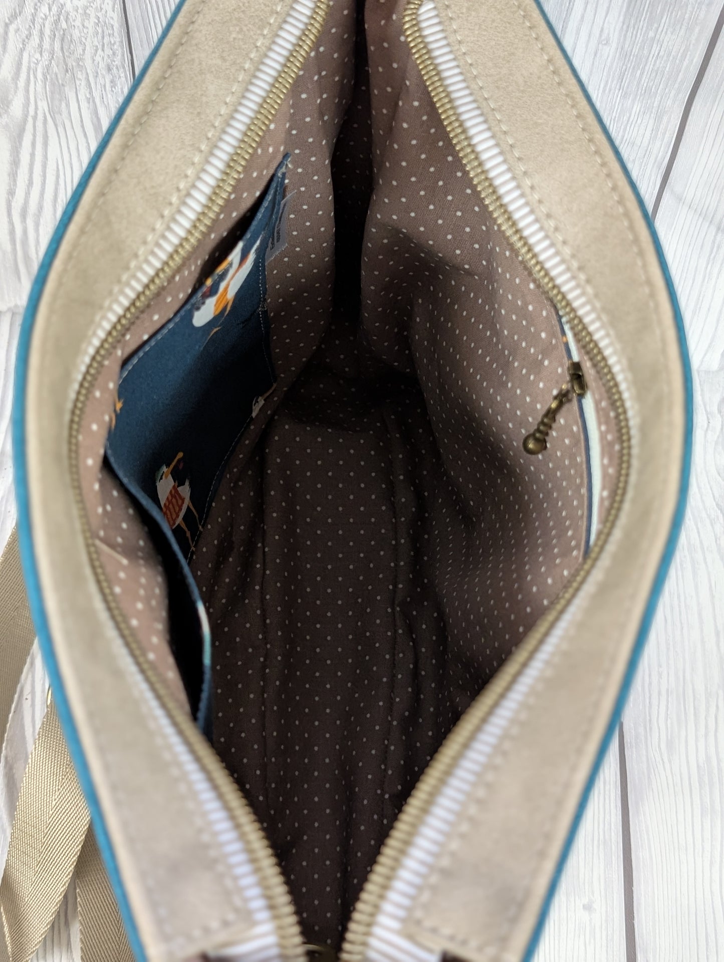 Handgenähte Umhängetasche aus Kunstleder – "Meerzeit für mich!" | Maritime Schultertasche