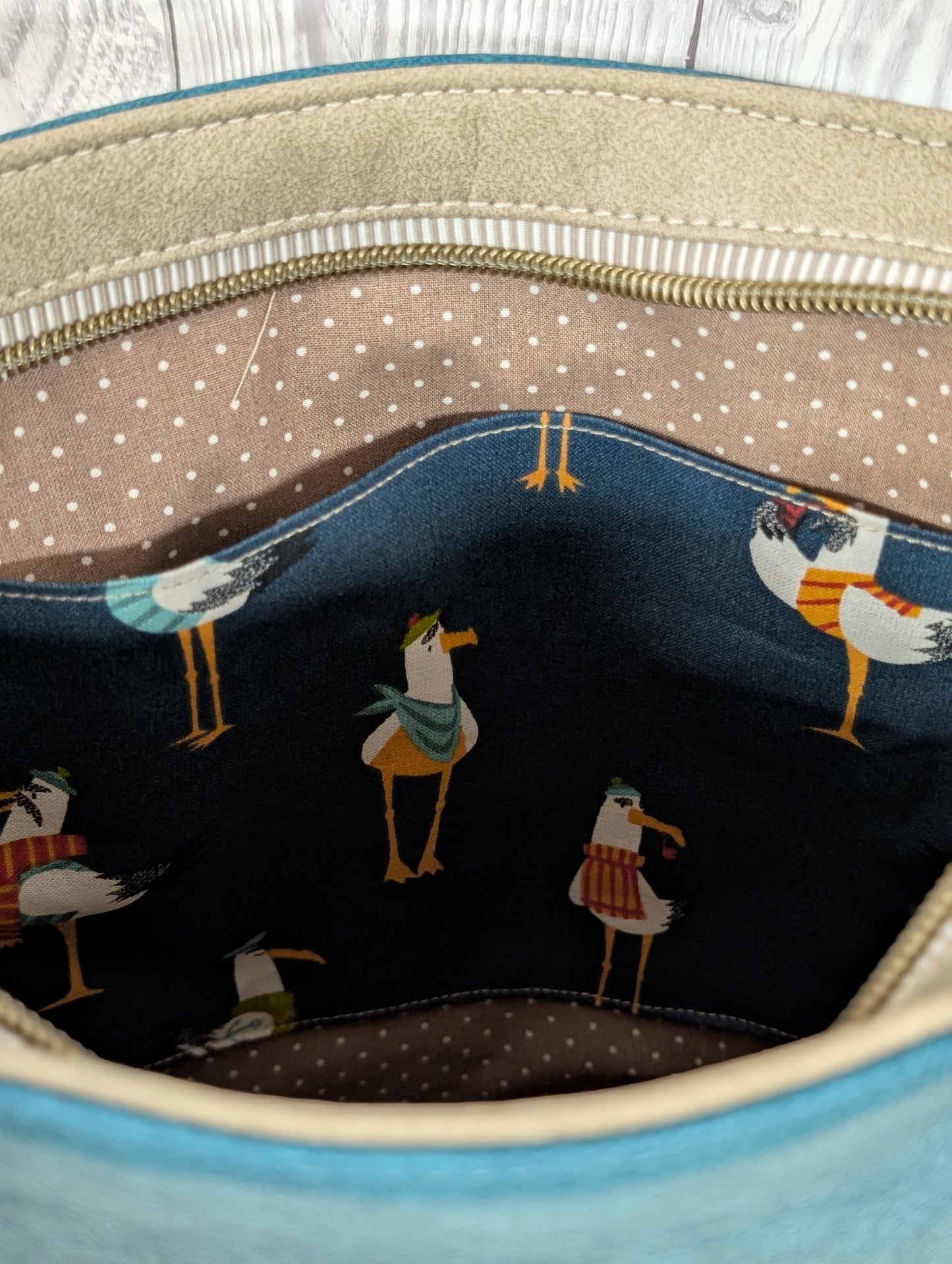 Handgenähte Umhängetasche aus Kunstleder – "Meerzeit für mich!" | Maritime Schultertasche
