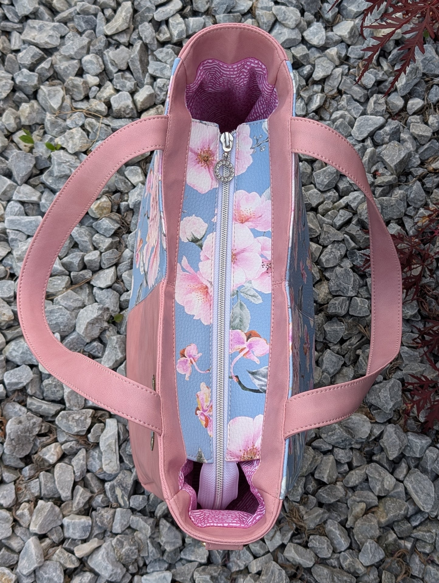 Rosa Tote Bag / Schultertasche mit Blumen-Design – Handmade Look