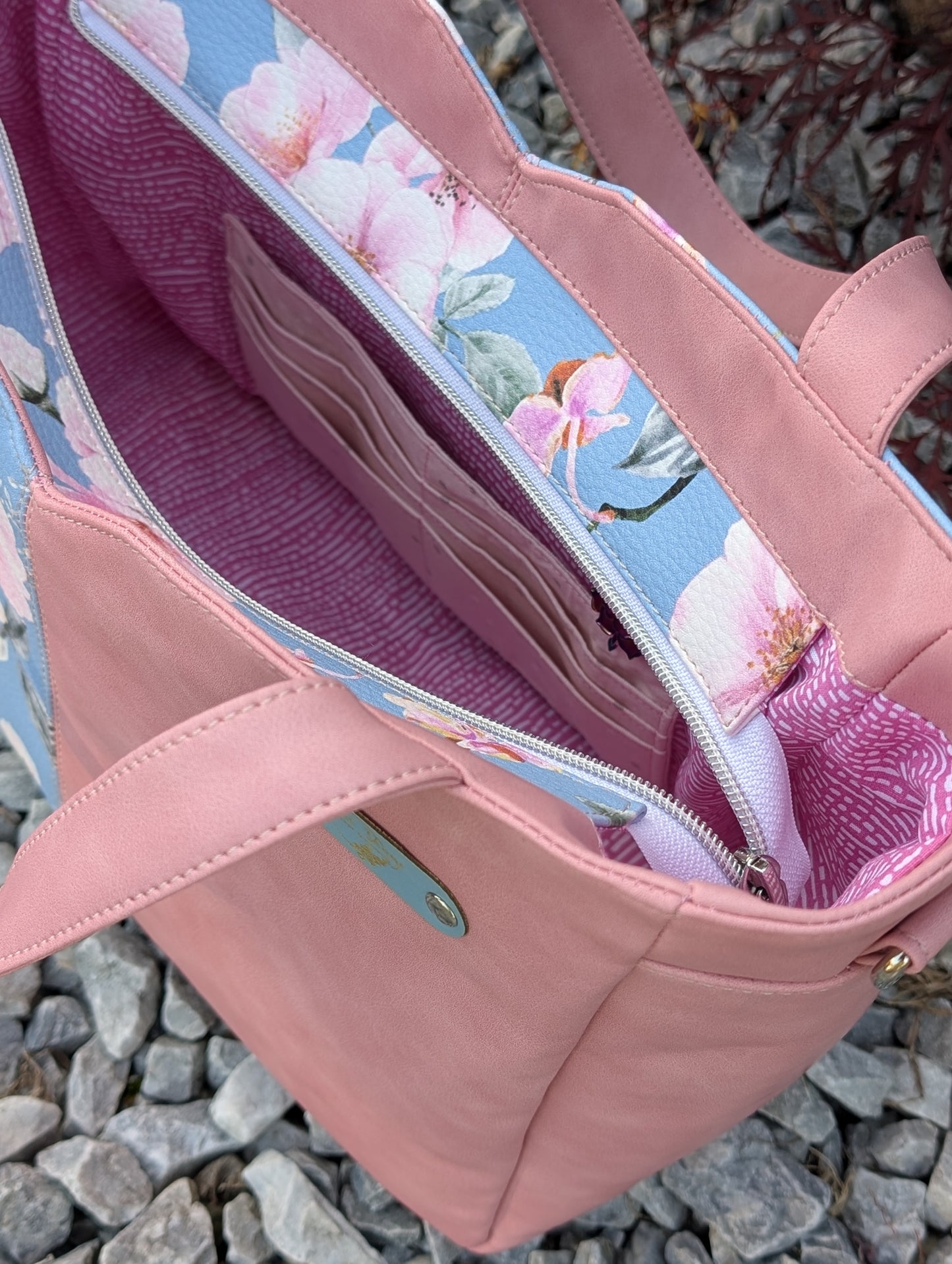 Rosa Tote Bag / Schultertasche mit Blumen-Design – Handmade Look