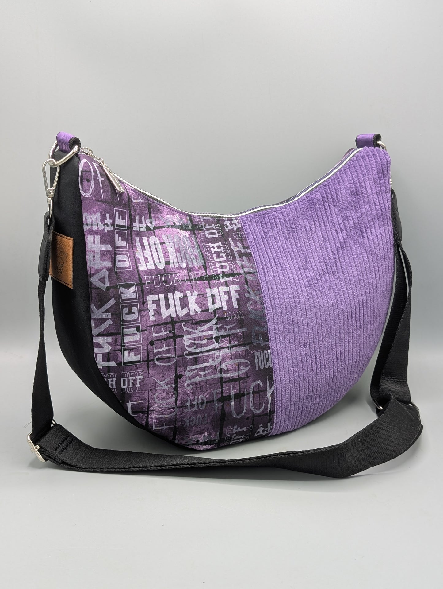 Half-Moon Bag - Lila Statement-Tasche mit Charakter -„Edge & Cord“