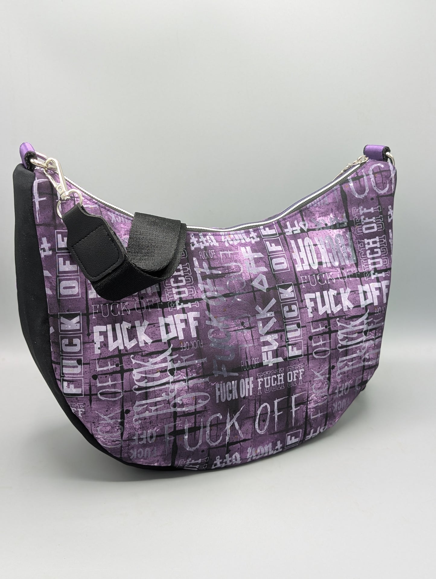 Half-Moon Bag - Lila Statement-Tasche mit Charakter -„Edge & Cord“