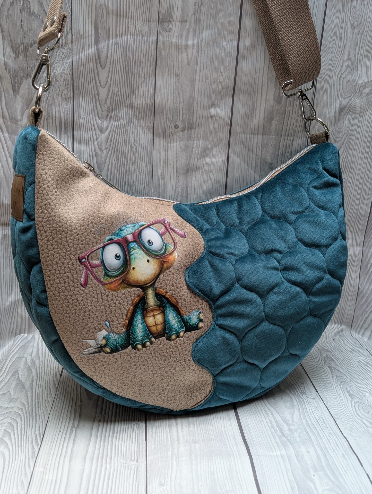 Half-Moon Bag - Petrol/Grün mit Bügelbild Schildkröte
