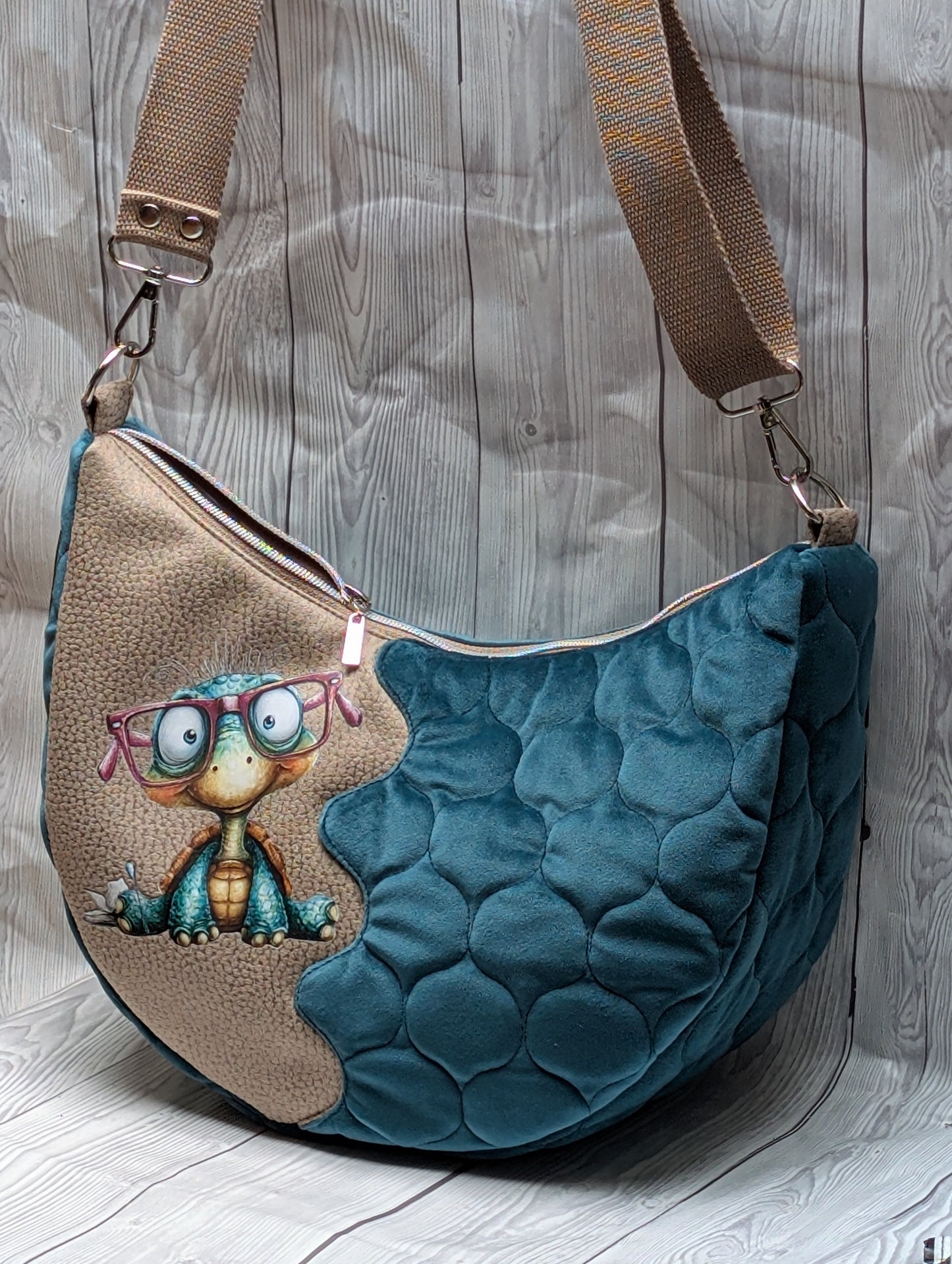 Half-Moon Bag - Petrol/Grün mit Bügelbild Schildkröte
