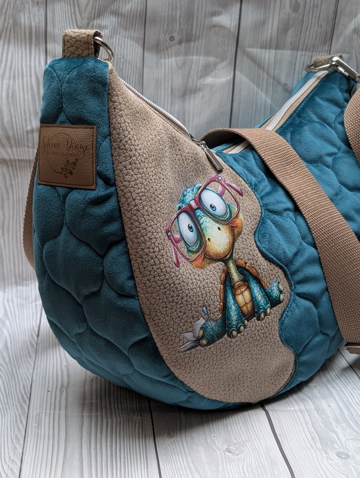 Half-Moon Bag - Petrol/Grün mit Bügelbild Schildkröte