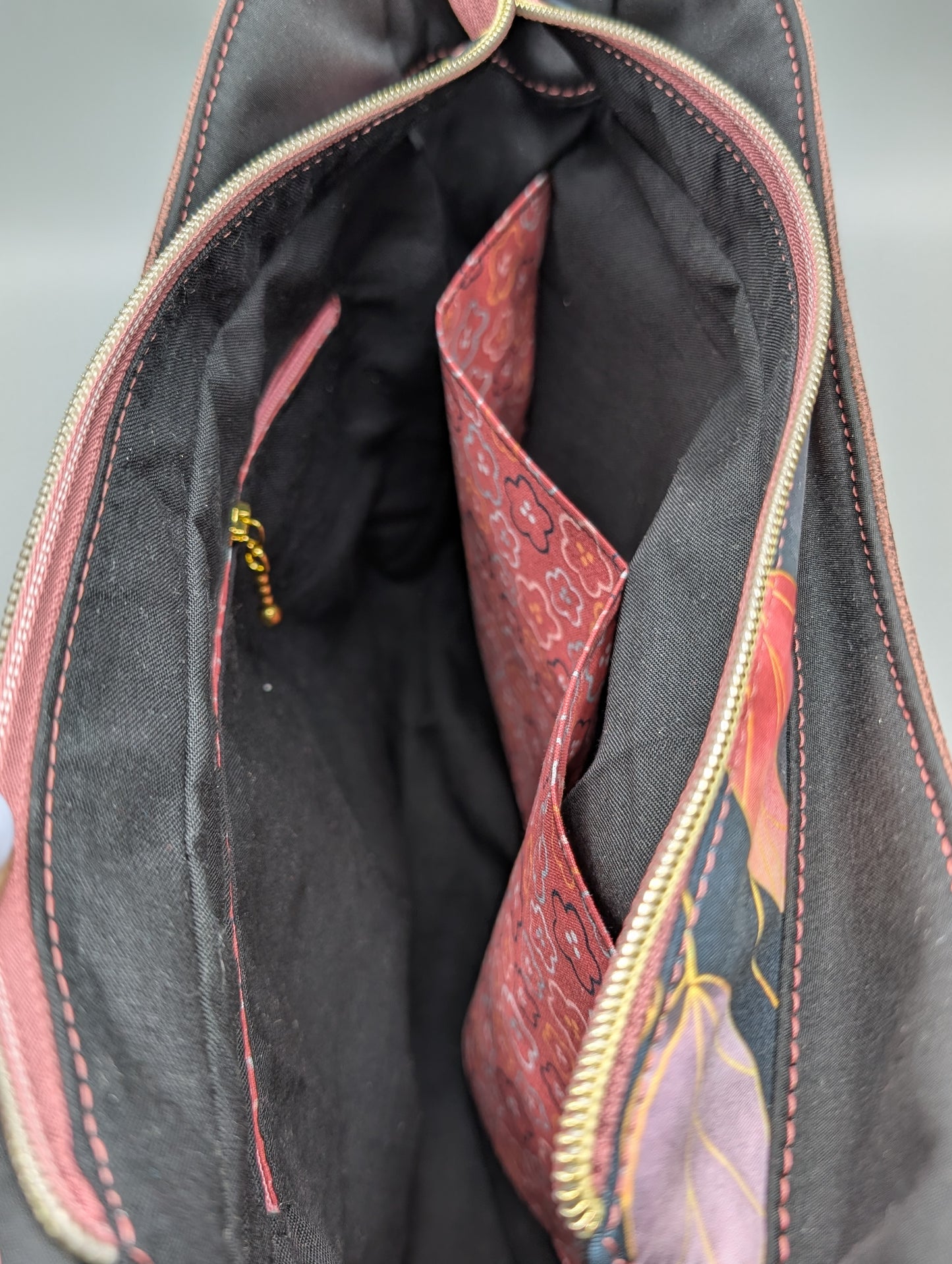 Schultertasche „Rosé Leaves“ – Stilvoll, praktisch & einzigartig