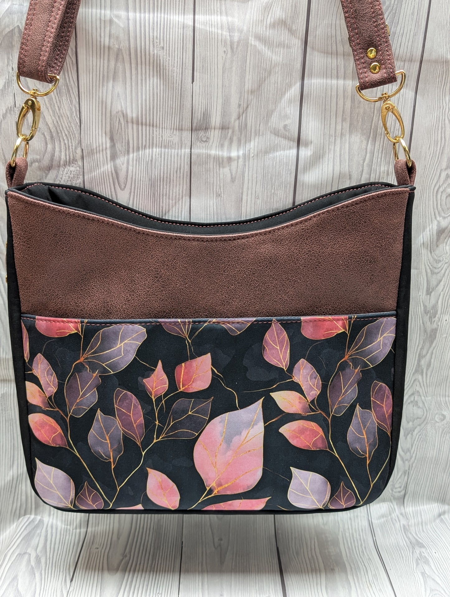 Schultertasche „Rosé Leaves“ – Stilvoll, praktisch & einzigartig