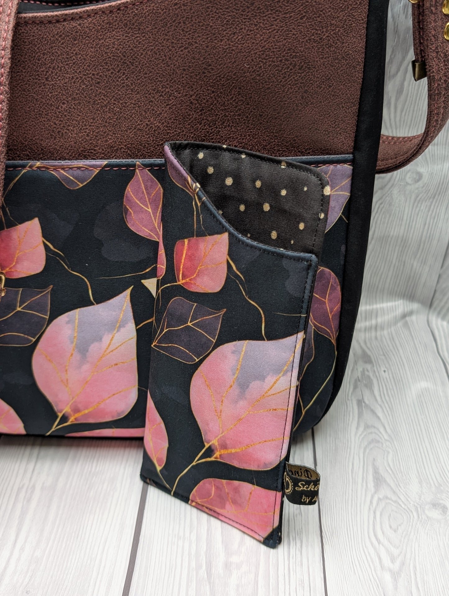Handgemachtes Brillenetui aus Softshell – weich gepolstert | Blätterdesign in Rosé & Schwarz (passend zur Tasche im Blätterdesign)