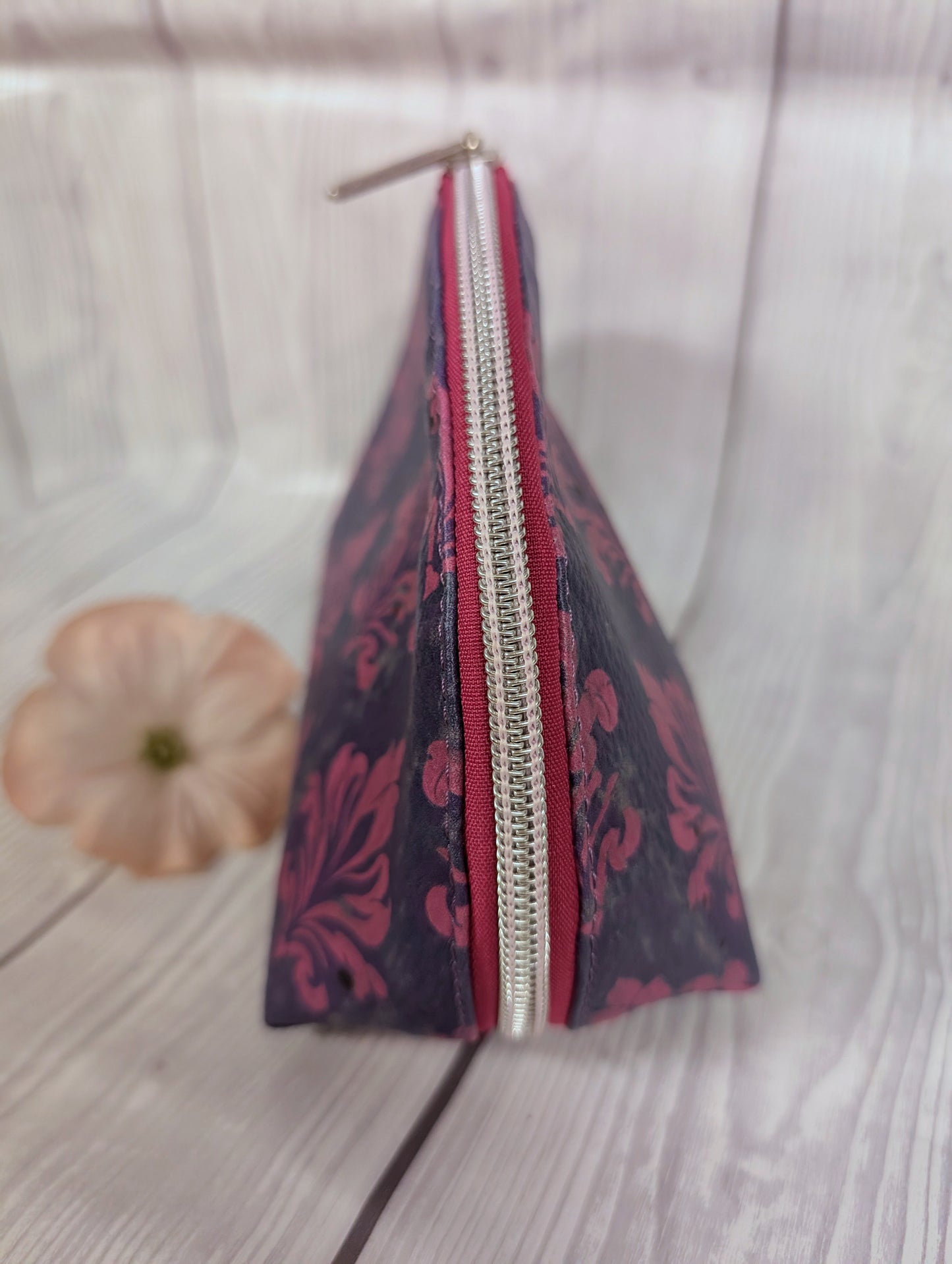 Handgefertigte Kosmetiktasche im Vintage-Damast-Design – Stilvoll, geräumig & einzigartig (20 × 13 × 8 cm)