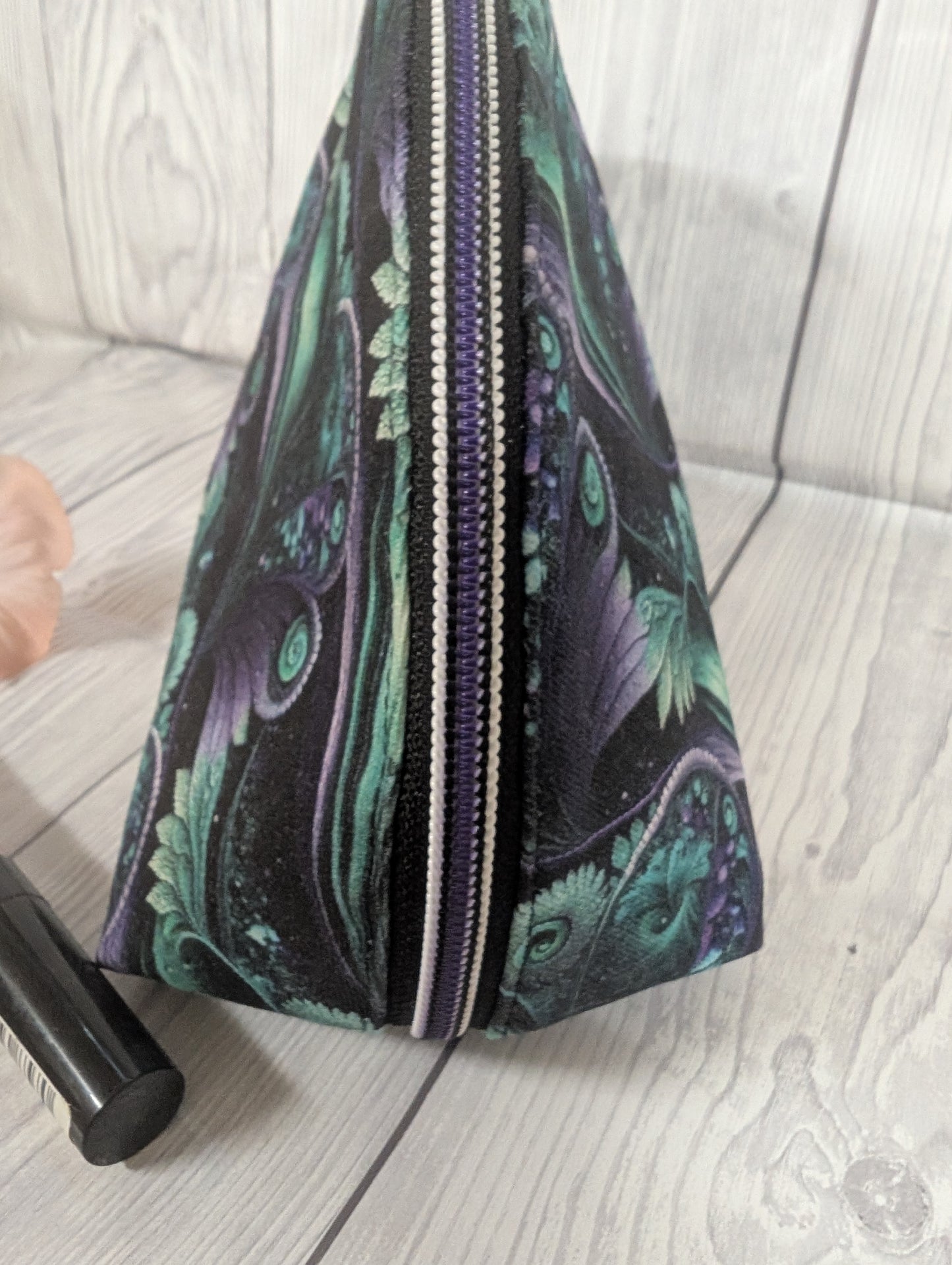 Handgemachte Kosmetiktasche „Mystic Leaves“ – Canvas & wasserabweisendes Innenfutter