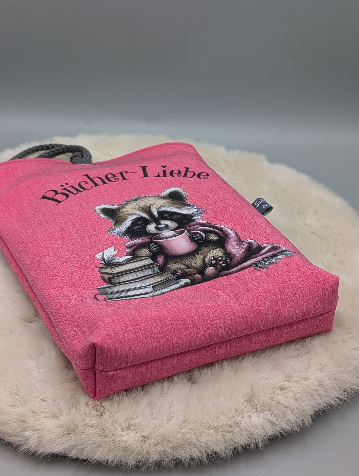 Büchertasche „Bücher-Liebe“ Waschbär aus Softshell – Buchhülle mit Kordelverschluss | Gefüttert mit Baumwolle | Handgefertigt