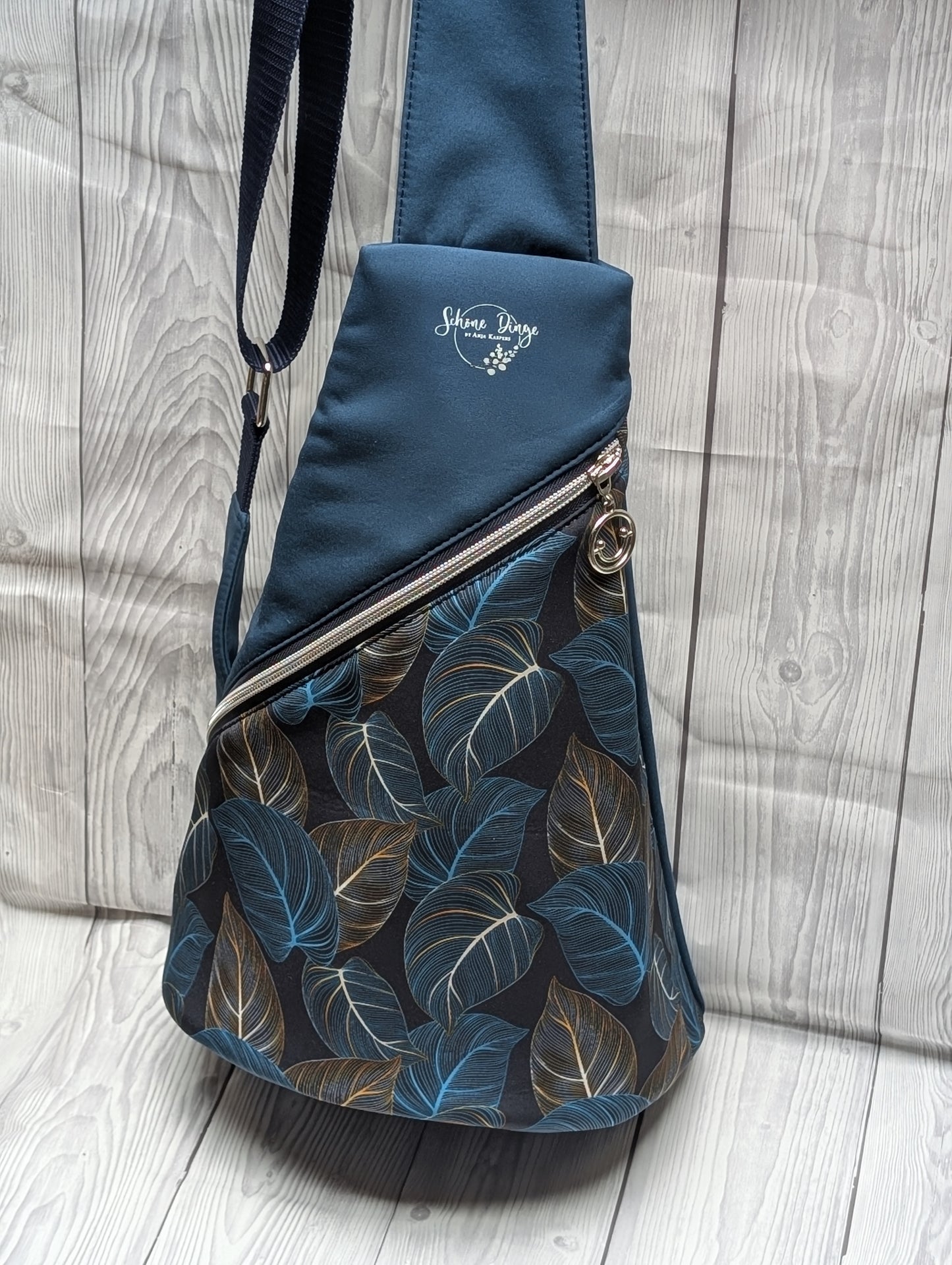 Crossbag aus Softshell - dunkel türkis mit Blättermotiv