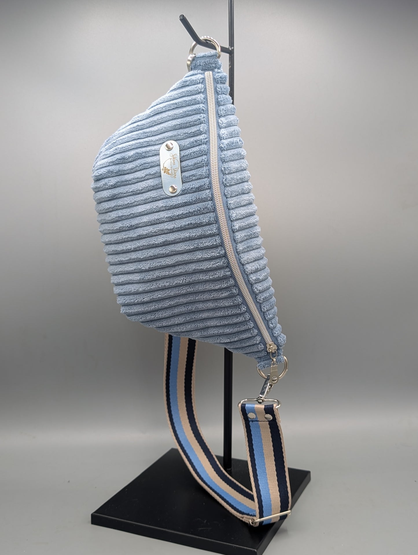 Handgemachte Bauchtasche aus flauschigem Breitcord – Blau