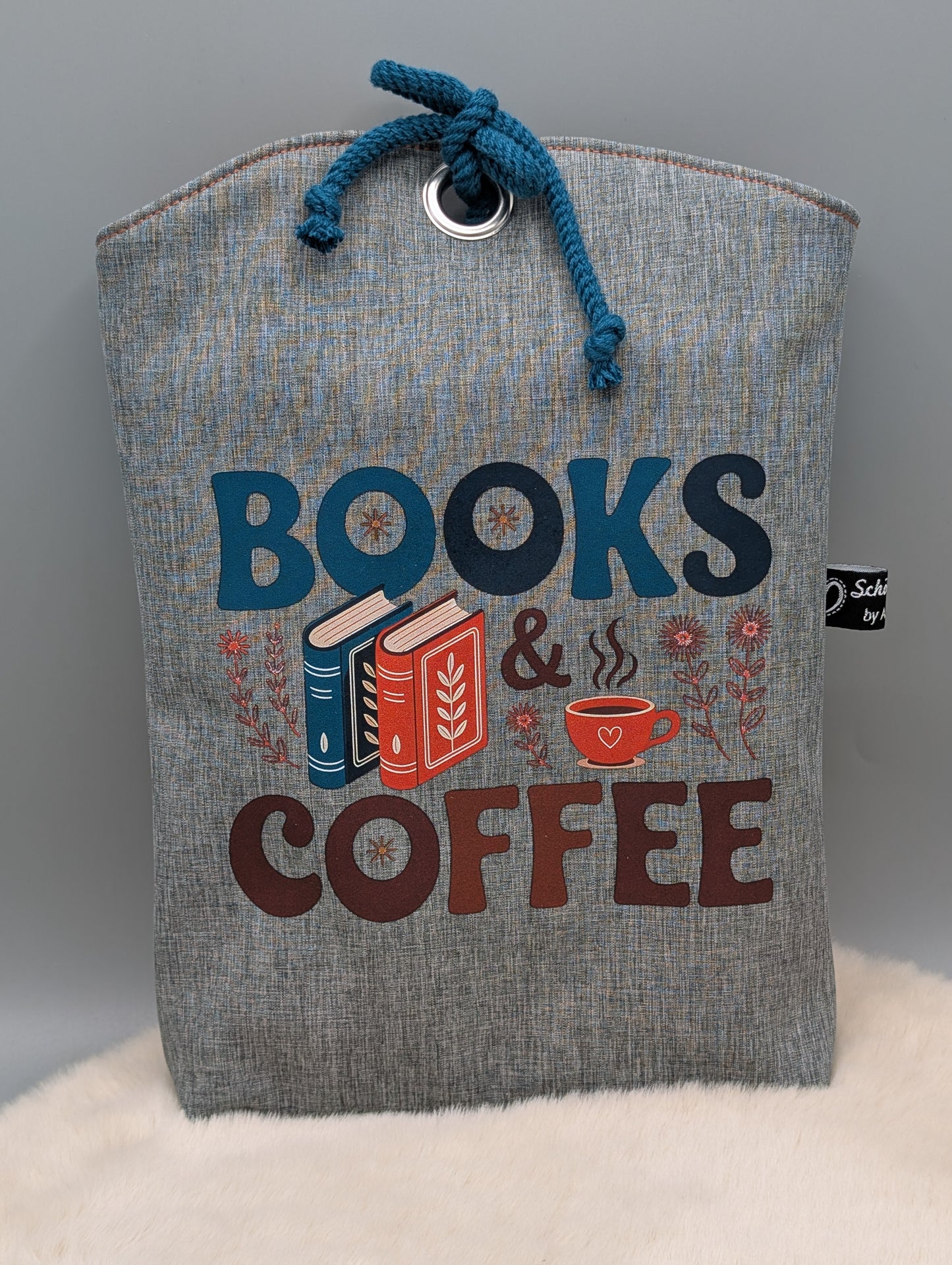 Büchertasche "Books & Coffee" – Handgemachte Buchhülle aus Softshell