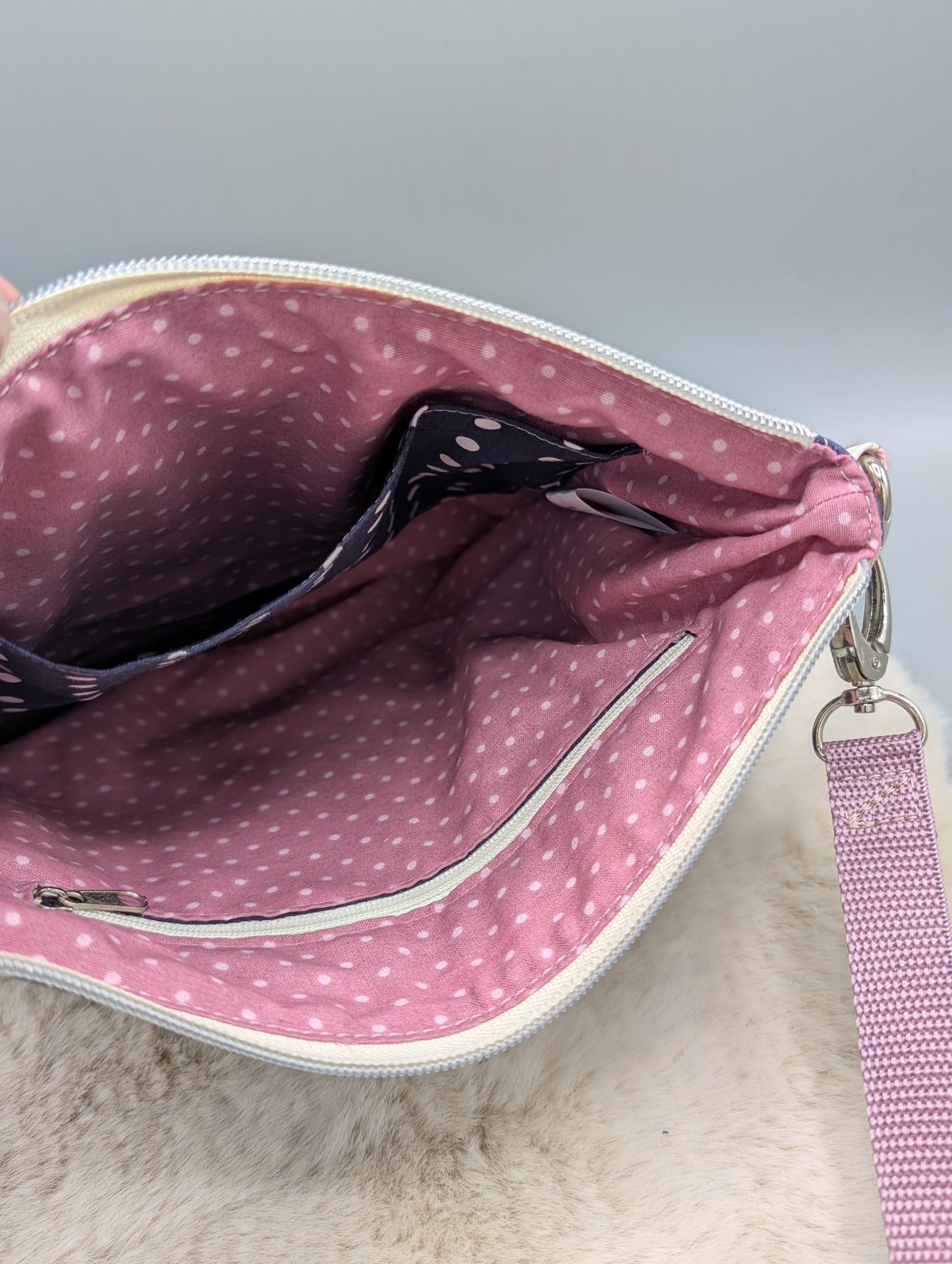 "Blütenmosaik" – Crossbody-Tasche aus Cord & Canvas in Mauve & Blau