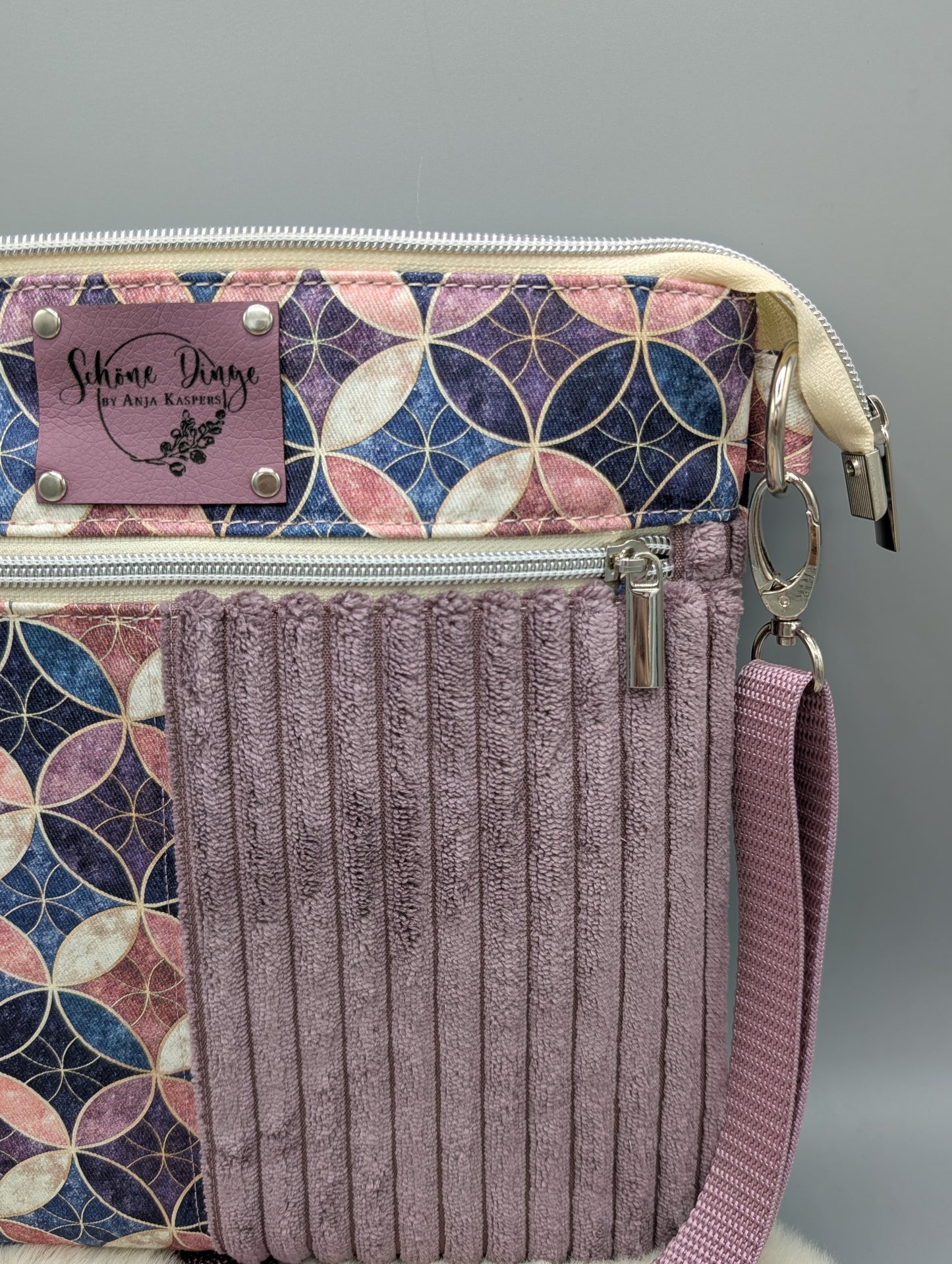 "Blütenmosaik" – Crossbody-Tasche aus Cord & Canvas in Mauve & Blau