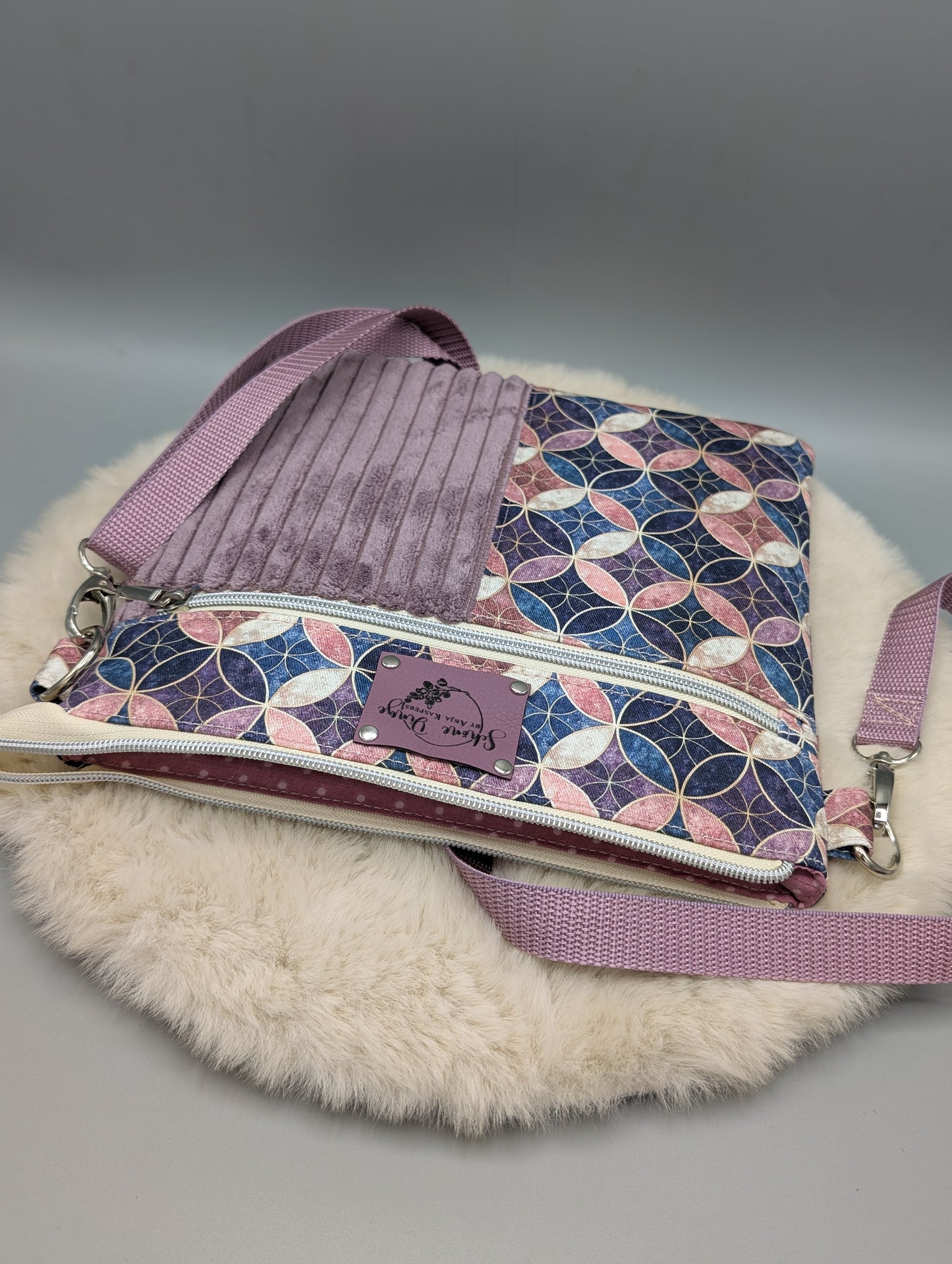 "Blütenmosaik" – Crossbody-Tasche aus Cord & Canvas in Mauve & Blau