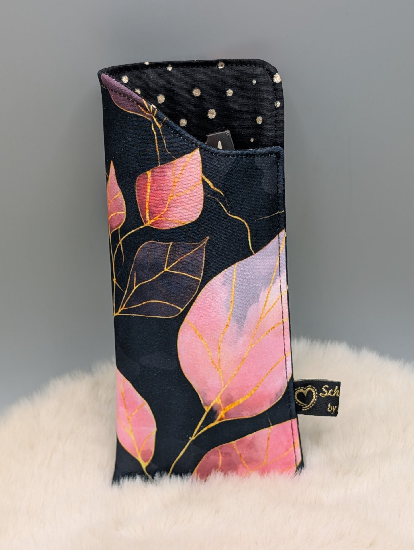 Handgemachtes Brillenetui aus Softshell – weich gepolstert | Blätterdesign in Rosé & Schwarz (passend zur Tasche im Blätterdesign)