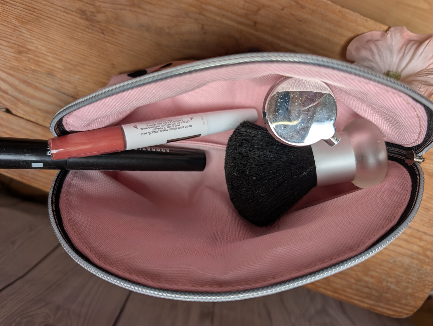 Kosmetiktasche „Leo Rosa" – handgemacht aus Softshell