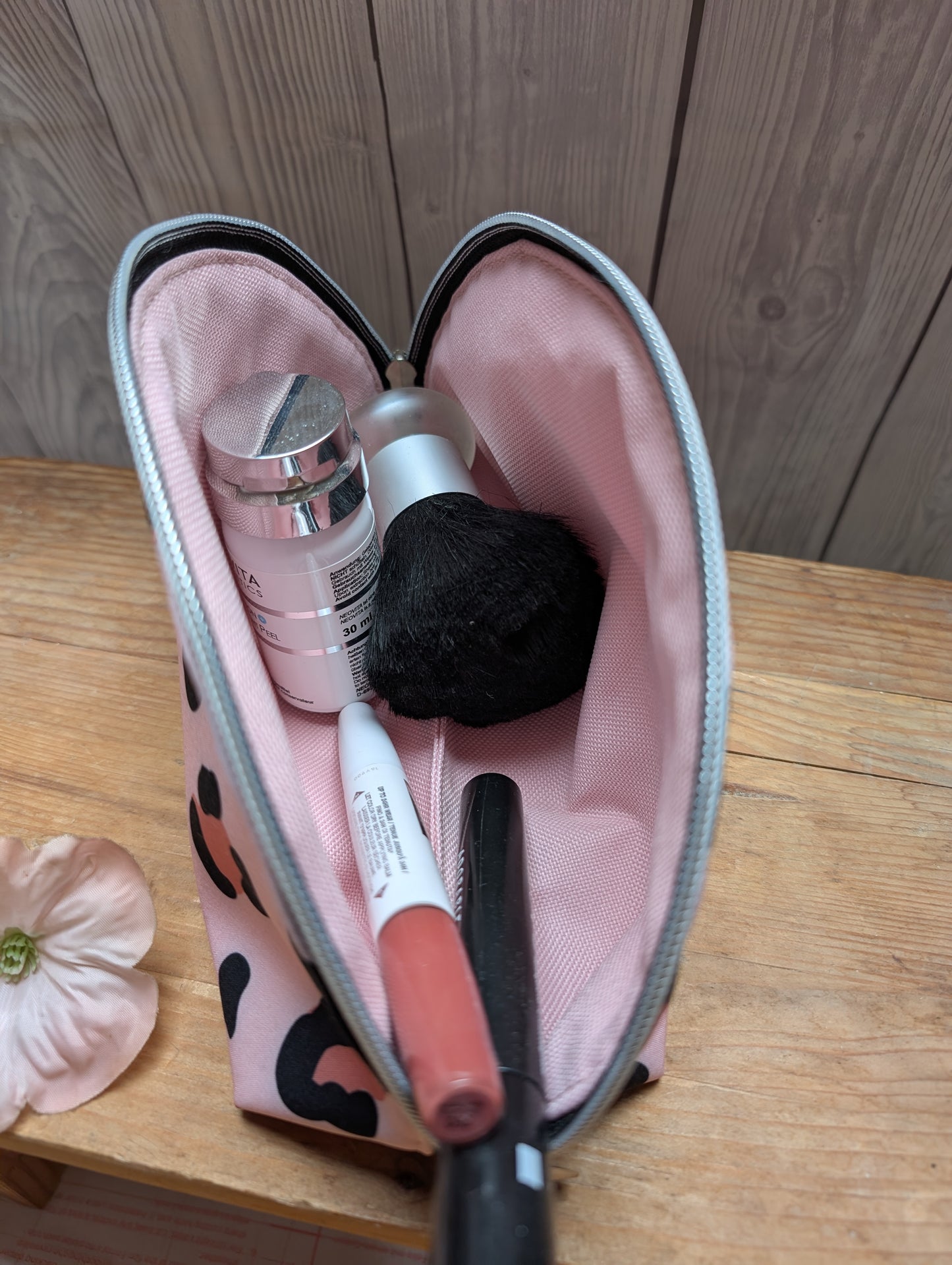 Kosmetiktasche „Leo Rosa" – handgemacht aus Softshell