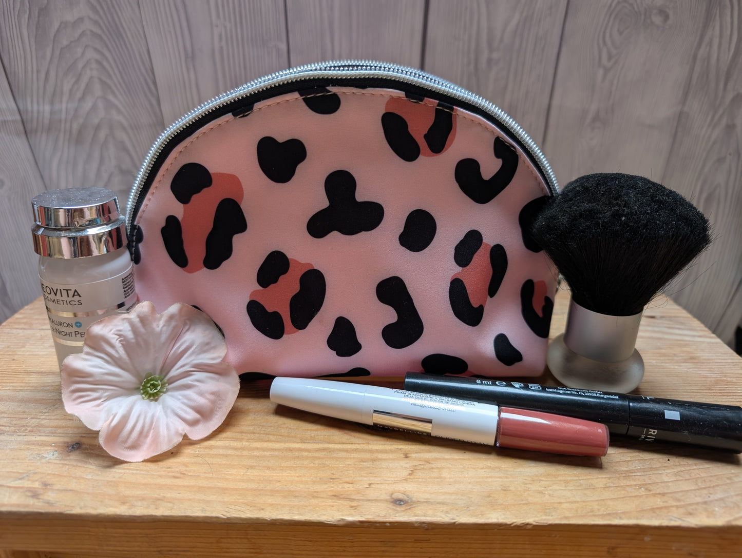 Kosmetiktasche „Leo Rosa" – handgemacht aus Softshell