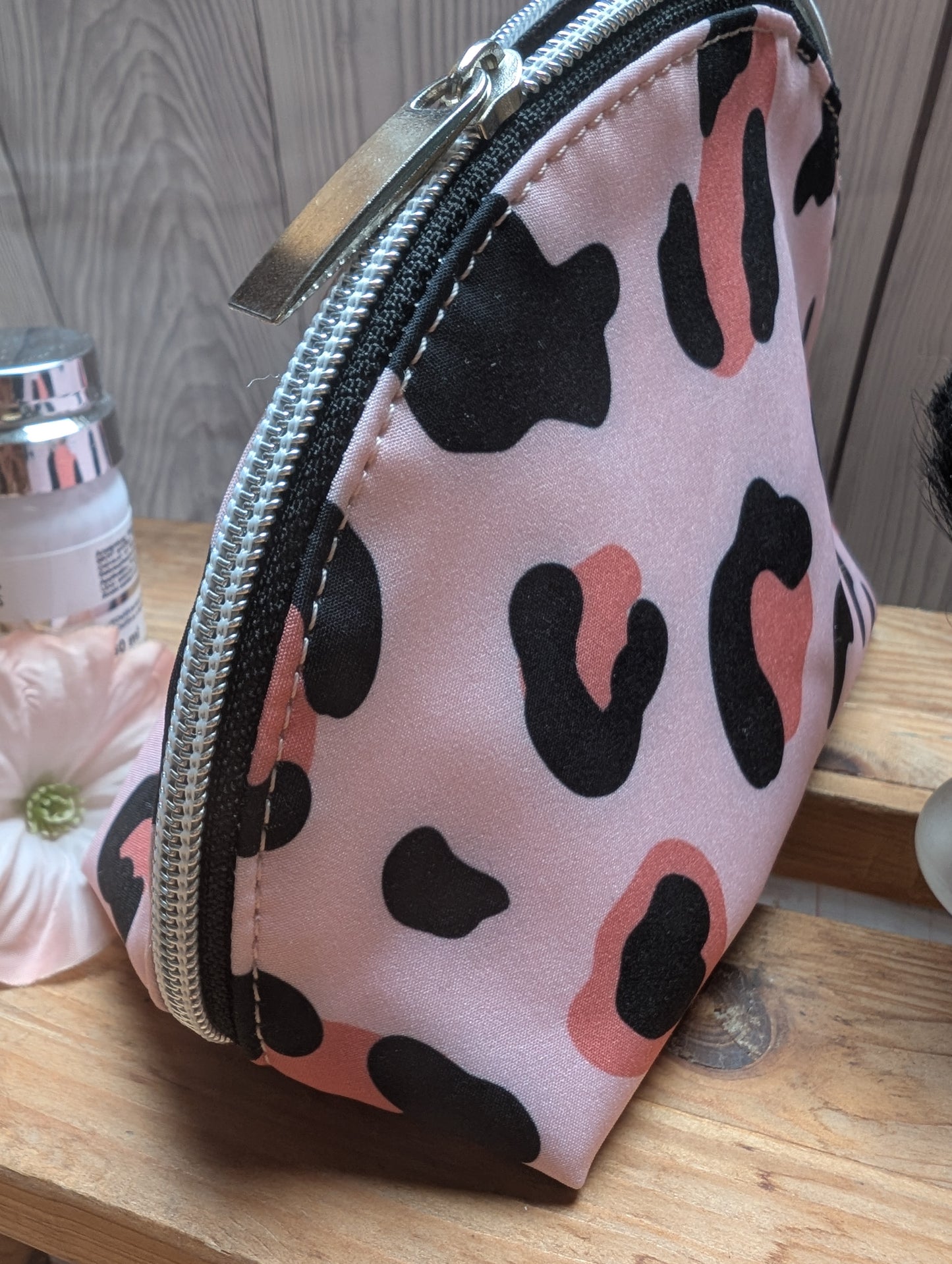 Kosmetiktasche „Leo Rosa" – handgemacht aus Softshell