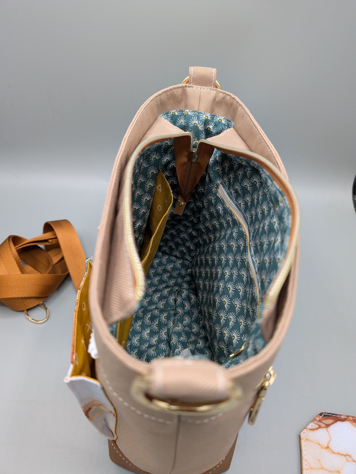 Handgemachte #Aleni – Schultertasche mit 2 Wechselklappen | Individuell wandelbar