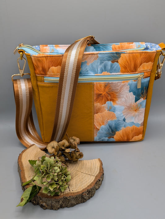 City-Bag Clara in Ocker & Blumenmuster – Handgenähte Schultertasche