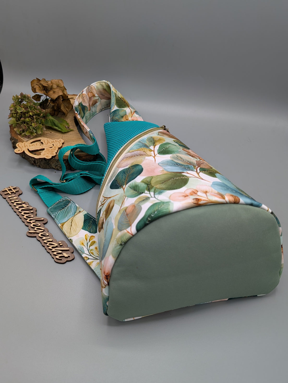 Crossbag „Blüten & Türkis“ – praktisch, leicht und einzigartig