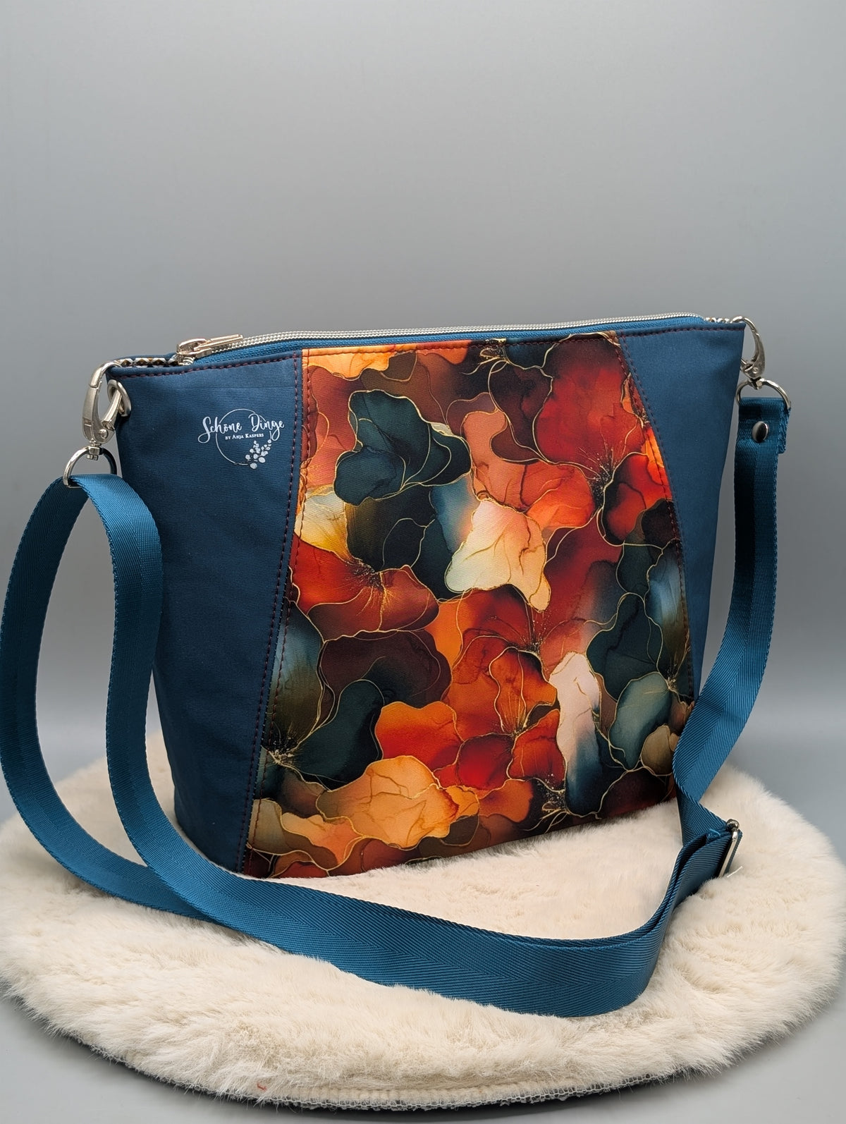 Handgemachte Softshell-Tasche mit Blumenmuster in Petrol/Orange/Rot