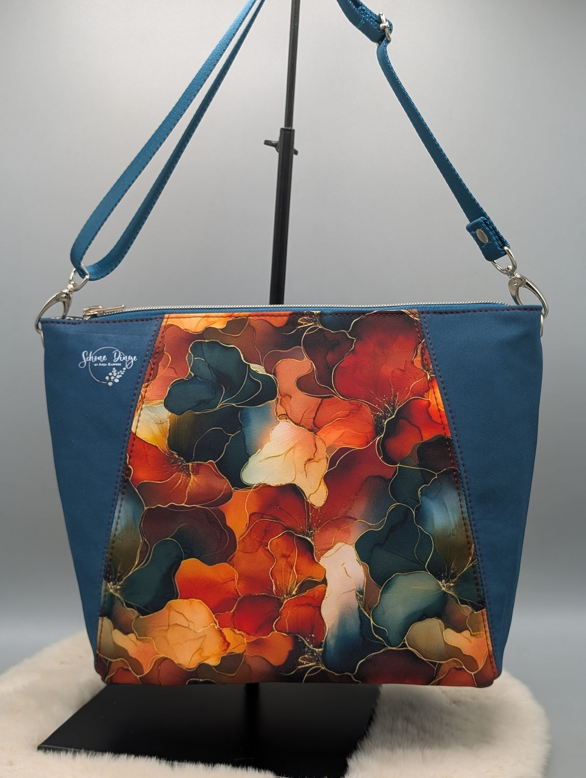 Handgemachte Softshell-Tasche mit Blumenmuster in Petrol/Orange/Rot