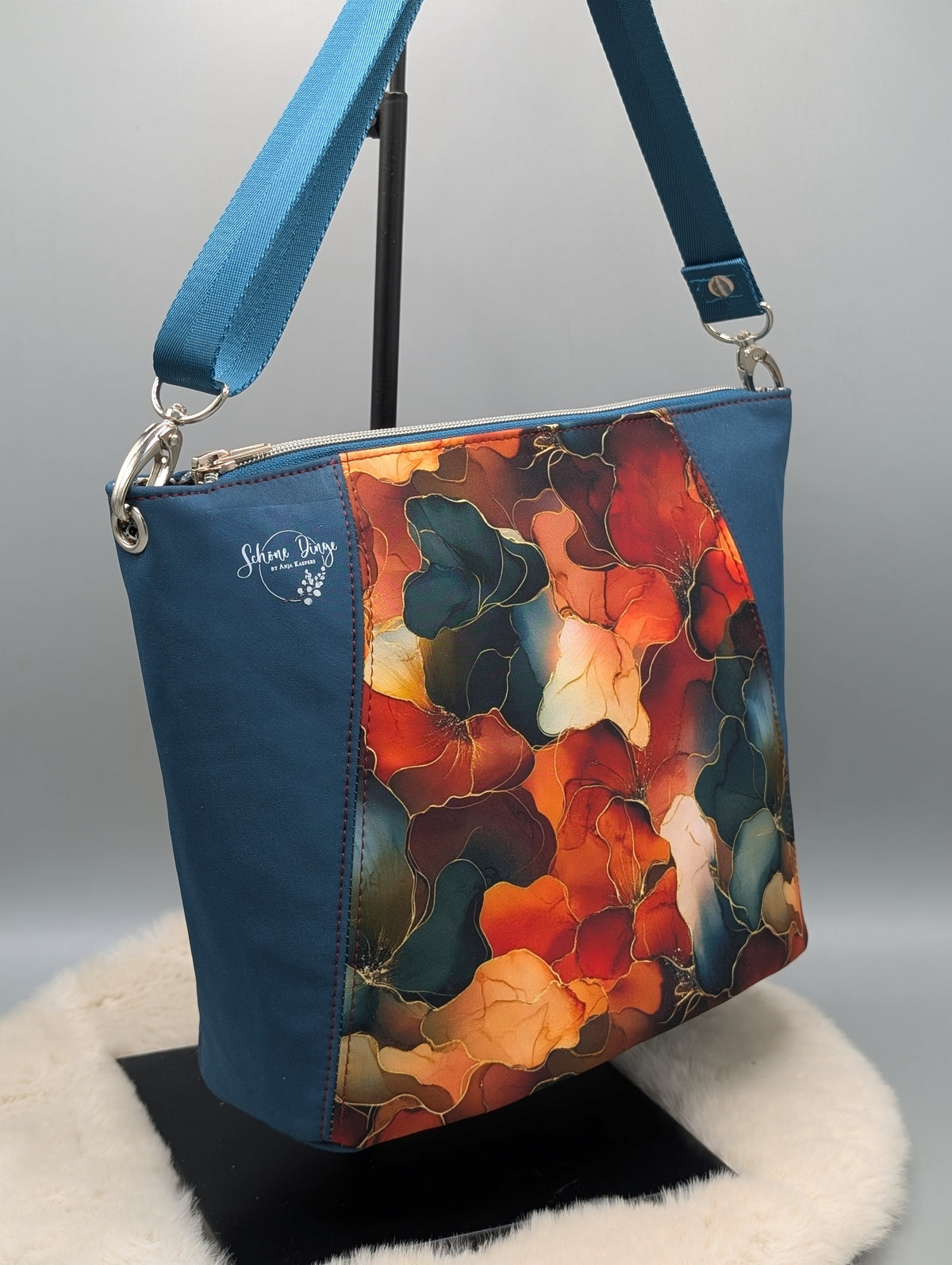 Handgemachte Softshell-Tasche mit Blumenmuster in Petrol/Orange/Rot